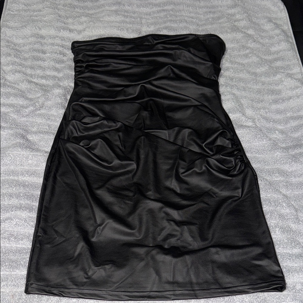Chic Black Strapless Dress